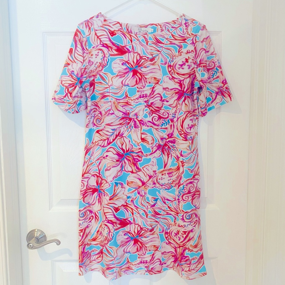 Beautiful dress, excellent condition.